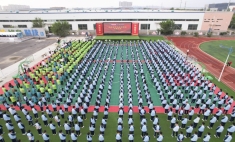 揚(yáng)帆起航 共筑新篇章 蘭州新華互聯(lián)網(wǎng)學(xué)校新學(xué)期升旗儀式
