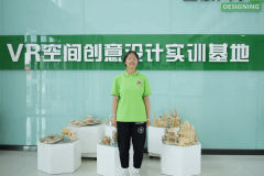 牛芮：來新華學(xué)VR，理論加實踐雙保險！