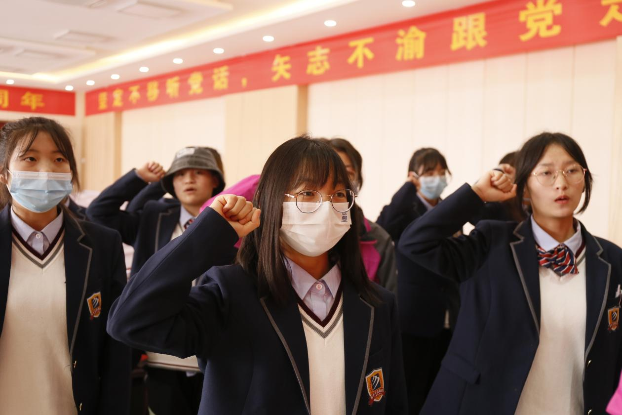 蘭州新華新團(tuán)員入團(tuán)宣誓儀式舉行