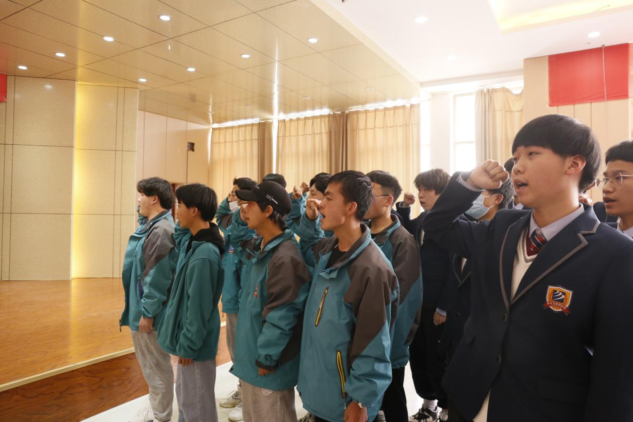 蘭州新華新團(tuán)員入團(tuán)宣誓儀式舉行