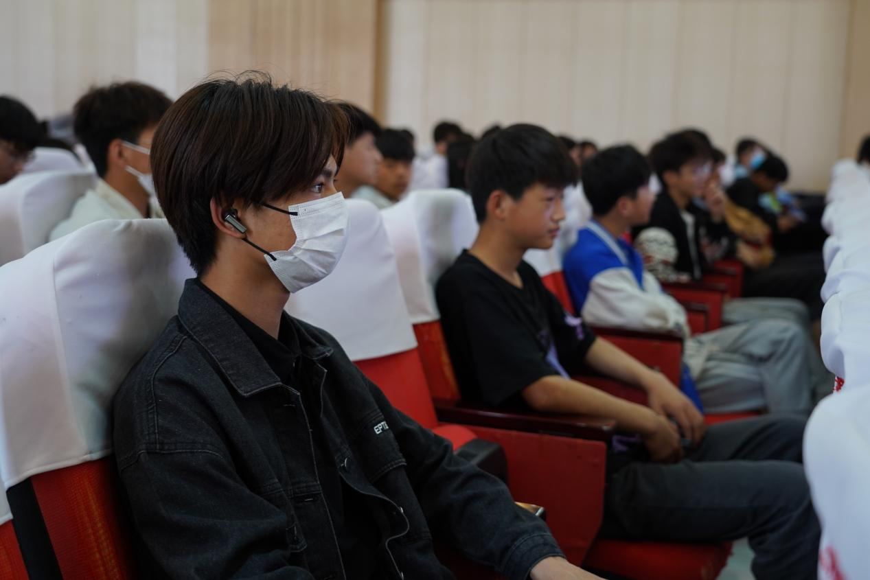 校企聯合謀發展 合作雙贏譜新篇——蘭州新華校企合作定制班簽約儀式