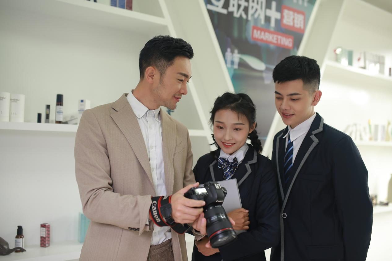 初高中畢業生適合學UI設計，因為他們有這些優勢