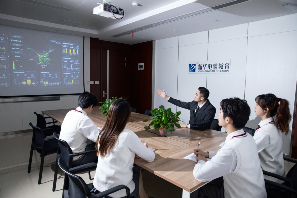 互聯(lián)網(wǎng)技術(shù)助力中國制造2025，呈現(xiàn)發(fā)展新機(jī)遇
