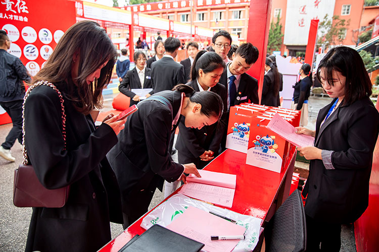 金九銀十求職季:應(yīng)屆生參加校招要注意什么