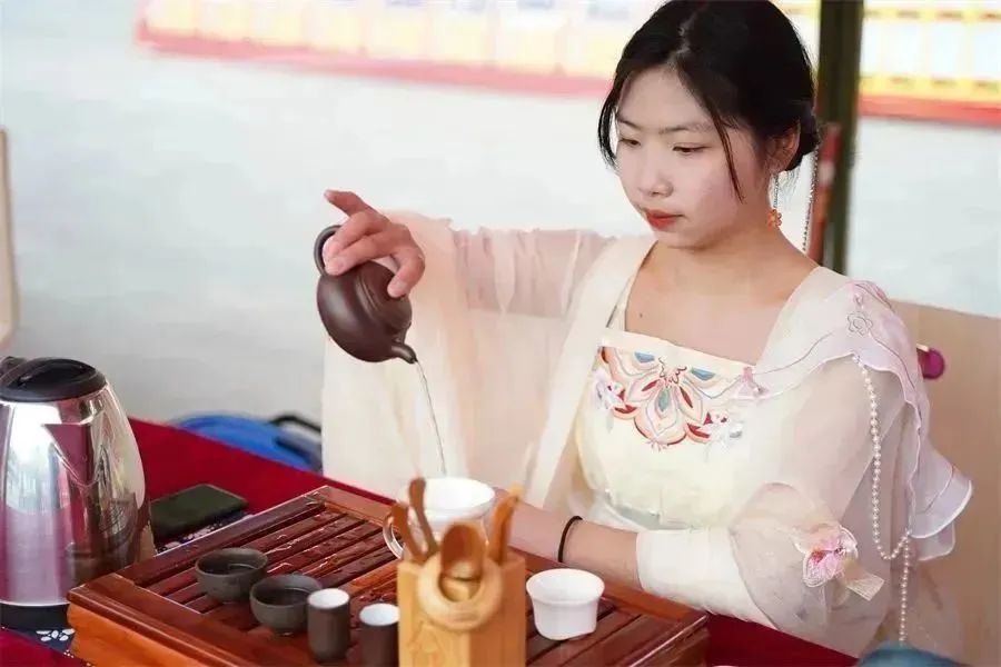 新華電腦教育春季開學(xué)熱 | 非遺進校園，國潮范十足！