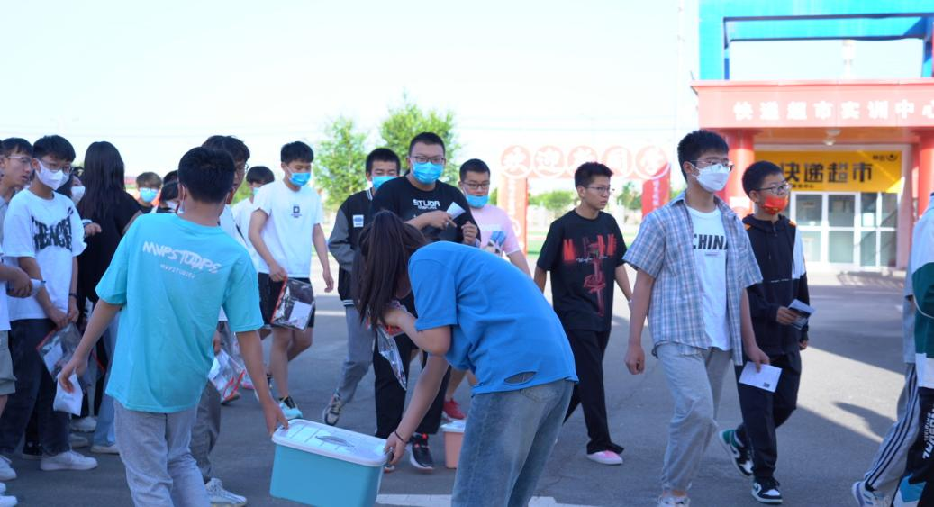 齊心協力  護航學考  蘭州新華組織高中學業水平考試送考工作
