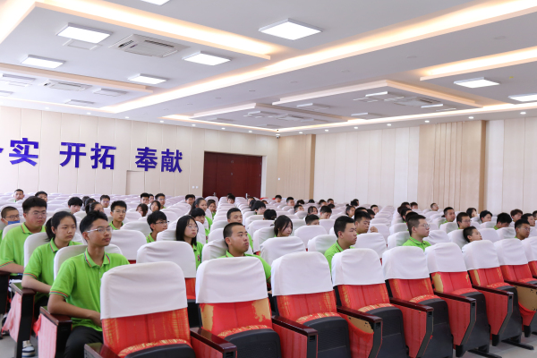 3D打印大咖走進(jìn)新華  為新生講授新知識(shí) 新技能