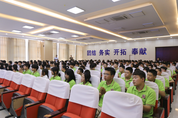 遇見新華 揚(yáng)帆啟航 蘭州新華秋季新生見面會(huì)