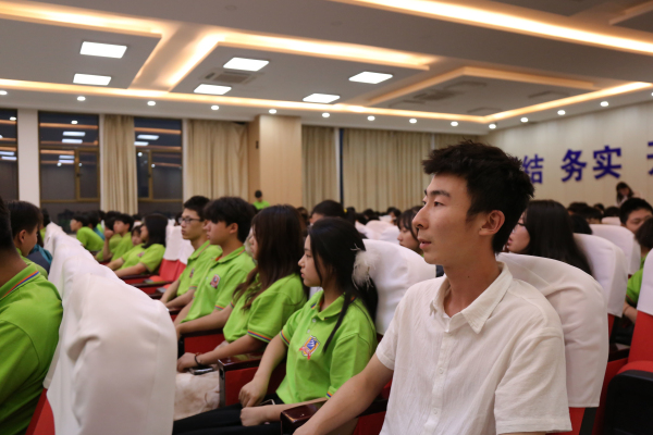 “強體潤心 健康邁向新學年” ——蘭州新華互聯網學校開學第一課