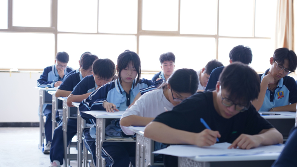 蘭州新華助力學子升學之路-高中部建檔考試