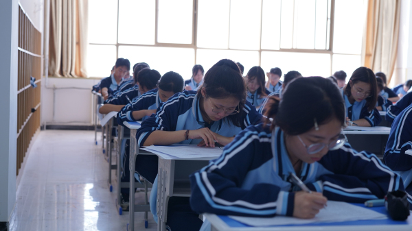 蘭州新華助力學子升學之路-高中部建檔考試
